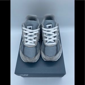 Boys New Balance KJ990GLP Grey on Grey sneakers